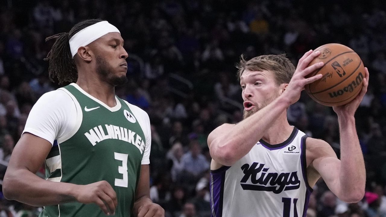 Bucks center Myles Turner gets 1st glimpse at visiting locker room in his return to Indianapolis