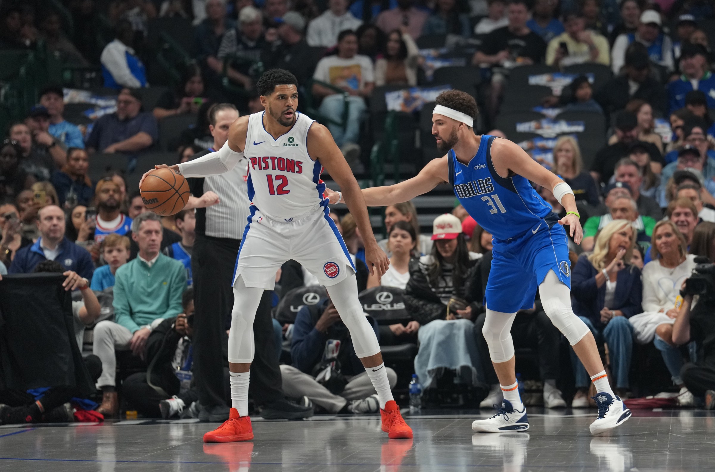 DALLAS, TX - MARCH 21: Tobias Harris #12 of the Detroit Pistons dribbles the ball during the game against the Dallas Mavericks on March 21, 2025 at American Airlines Center in Dallas, Texas. NOTE TO USER: User expressly acknowledges and agrees that, by downloading and or using this photograph, User is consenting to the terms and conditions of the Getty Images License Agreement. Mandatory Copyright Notice: Copyright 2025 NBAE (Photo by Glenn James/NBAE via Getty Images)