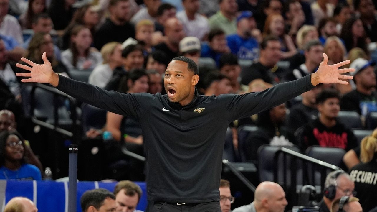 Pelicans coach Willie Green takes job-security questions in stride after an 0-6 start