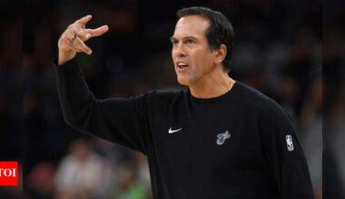 Sudden blaze brings unexpected twist to coach Erik Spoelstra’s life after Miami Heat’s road game against Denver Nuggets | NBA News