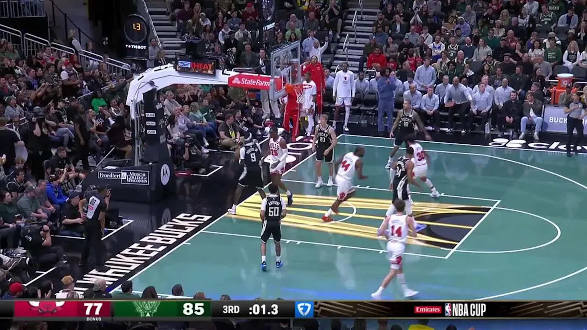 Milwaukee Bucks vs. New York Knicks - Game Highlights