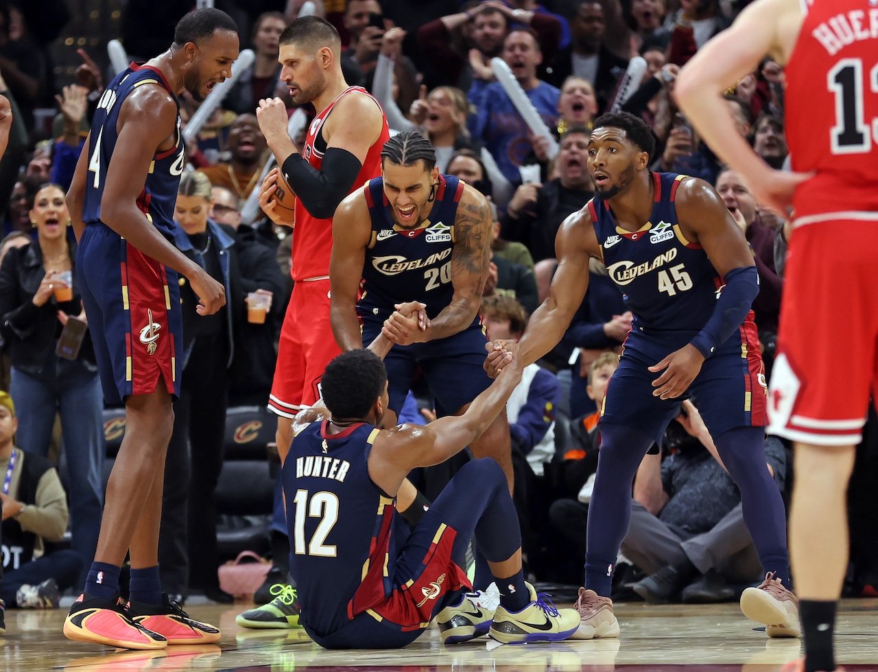De'Andre Hunter Rises With His Team