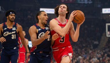 Mitchell makes go-ahead basket with 34 seconds left as Cavaliers rally to beat Bulls 128-122