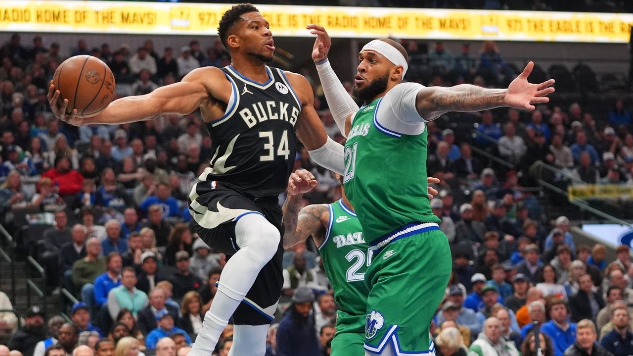 Antetokounmpo scores 15 of his 30 points in fourth quarter and Bucks edge Mavericks 116-114