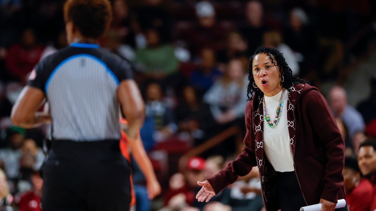 Edwards scores 18 to lead No. 2 South Carolina past Clemson 65-37 for 15th straight win in series