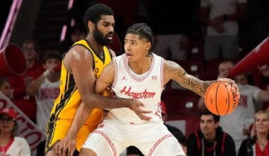 Kingston Flemings, Emanuel Sharp each score 19, No. 1 Houston beats Oakland 78-45