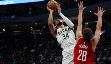 Is Giannis Antetokounmpo playing tonight vs. Hornets?