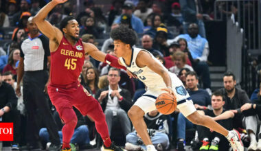 Is Donovan Mitchell playing tonight vs the Memphis Grizzlies? Latest update on the Cleveland Cavaliers star’s injury report (November 15, 2025) | NBA News