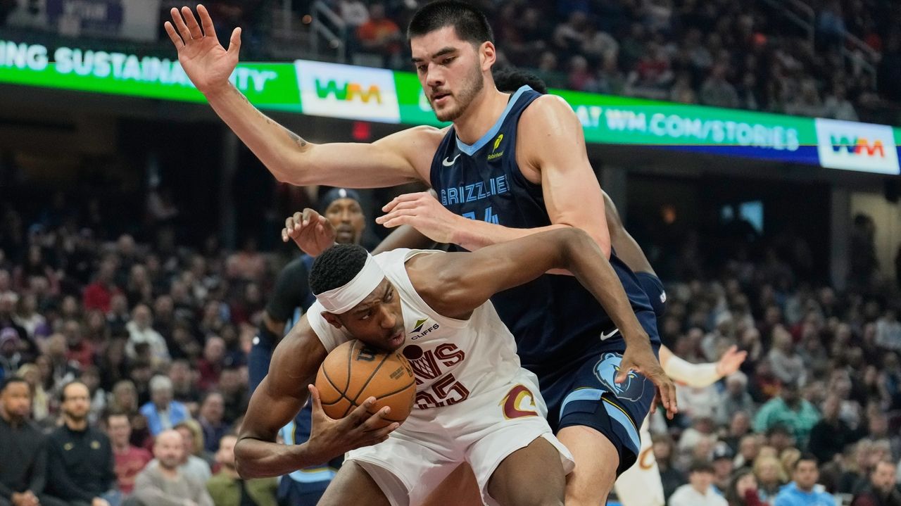 Donovan Mitchell scores 30 as Cavaliers rally for 108-100 win over Grizzlies