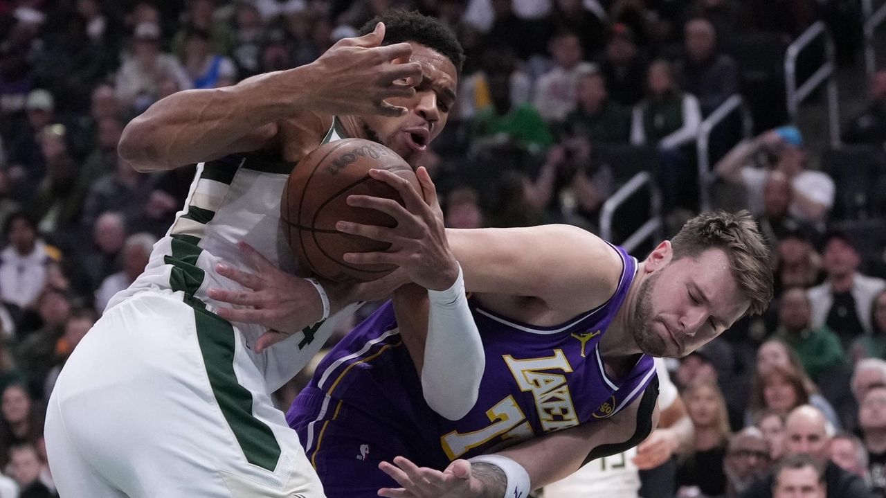 Doncic scores 41 points, Reaves adds 25 as Lakers roll to 119-95 win against Bucks