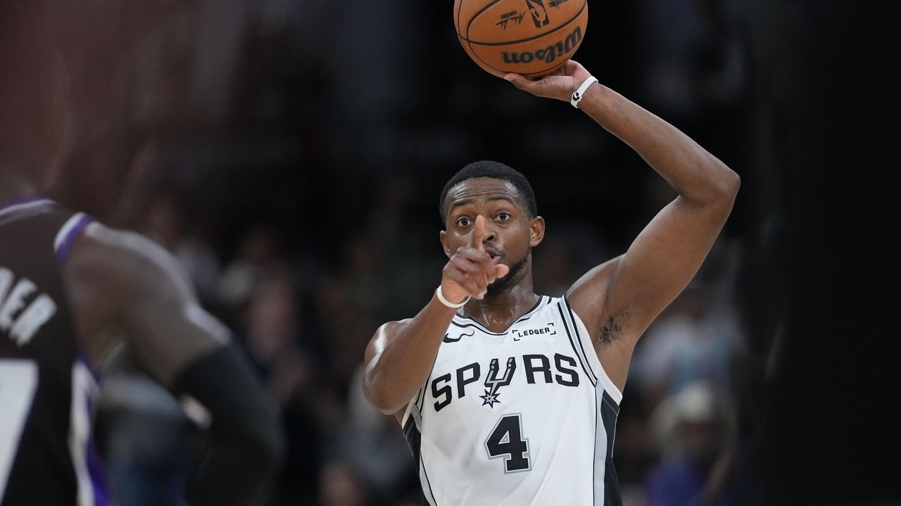 Fox's season-high 28 points leads Spurs past Kings, 123-110, as Wembanyama sits out with calf injury
