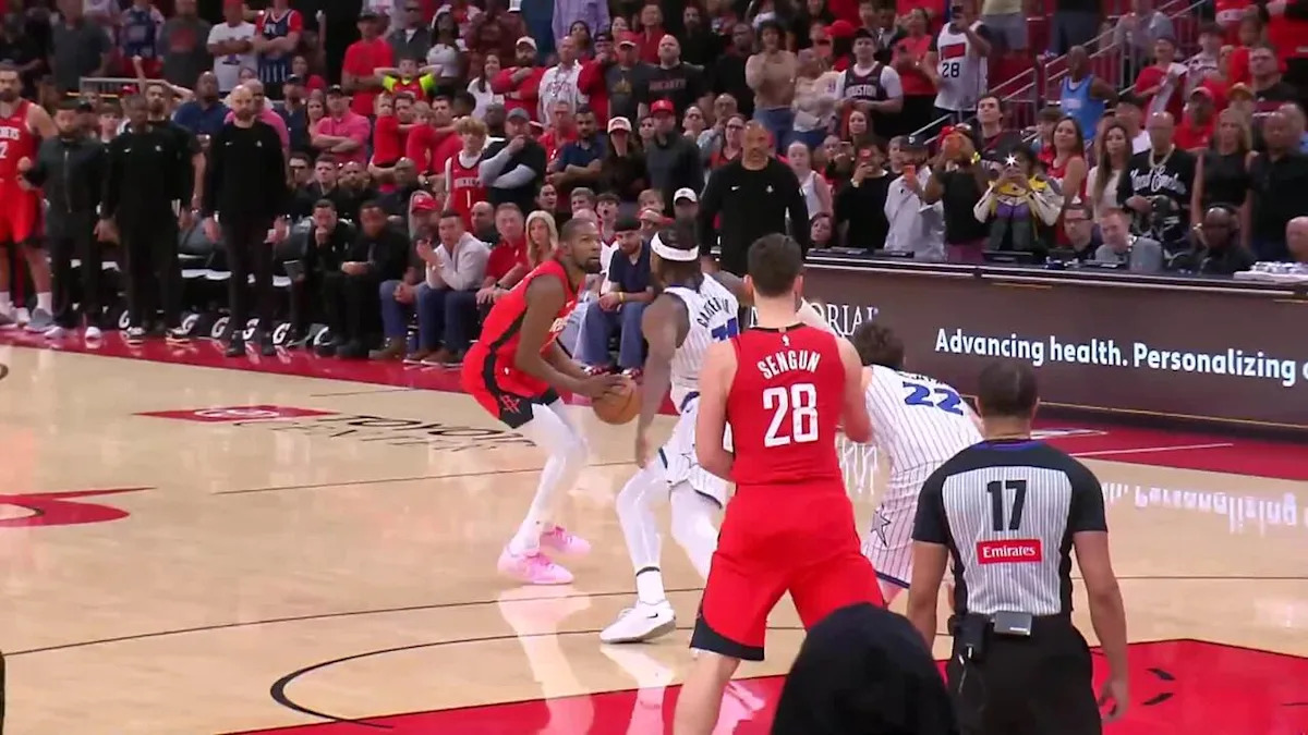 Kevin Durant with the 2 Pt