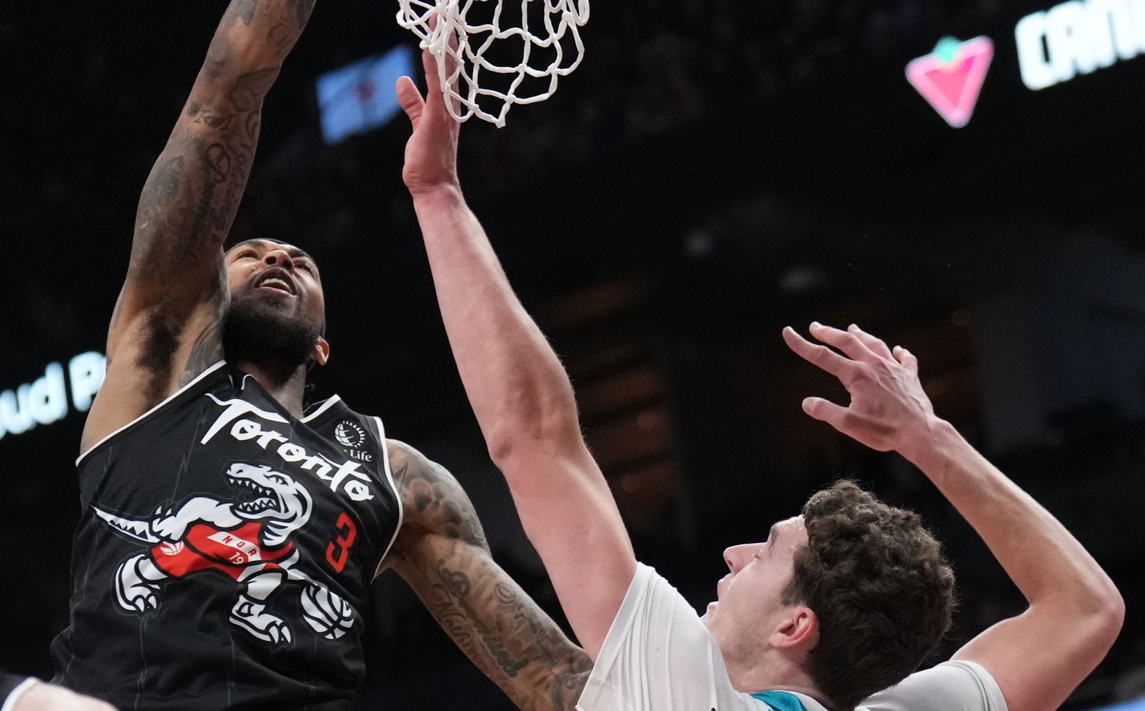 Barrett scores tiebreaking basket as Raptors beat Hornets 110-108