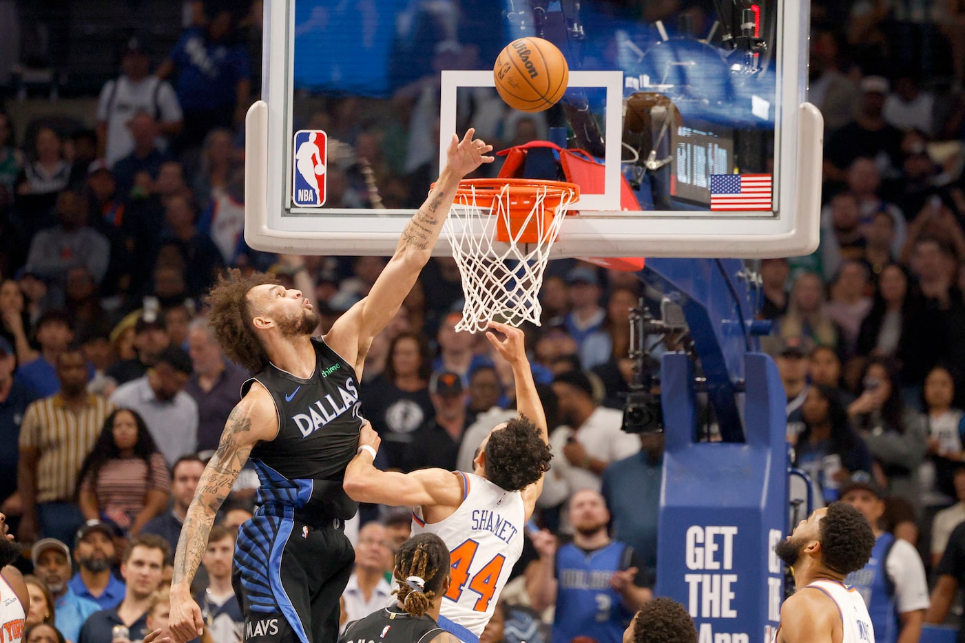 Dallas Mavericks center Dereck Lively II (2) defends as New York Knicks guard Landry Shamet...