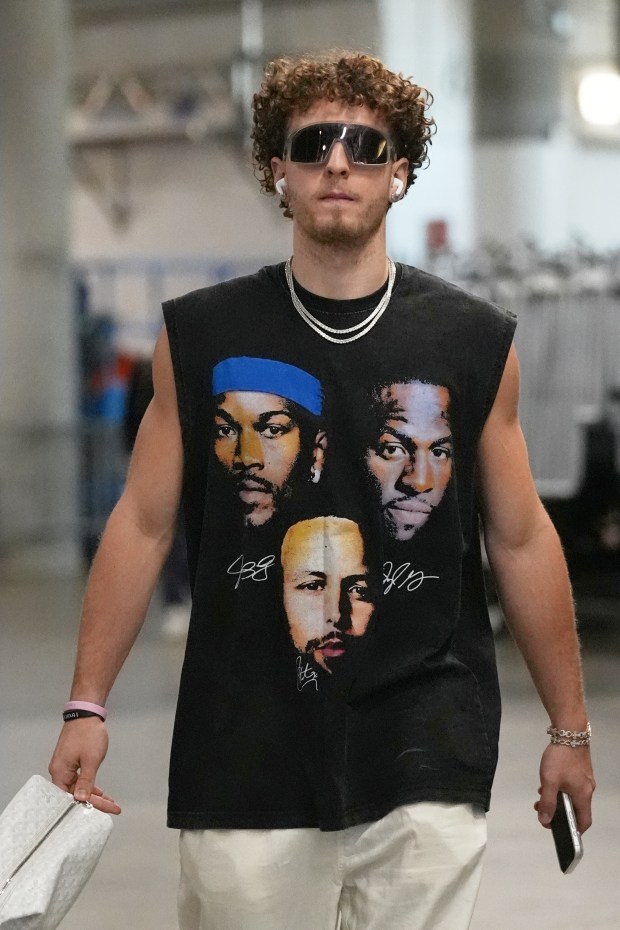 Golden State Warriors guard Brandin Podziemski arrives before an NBA basketball game against the Miami Heat, Wednesday, Nov. 19, 2025, in Miami. (AP Photo/Lynne Sladky)