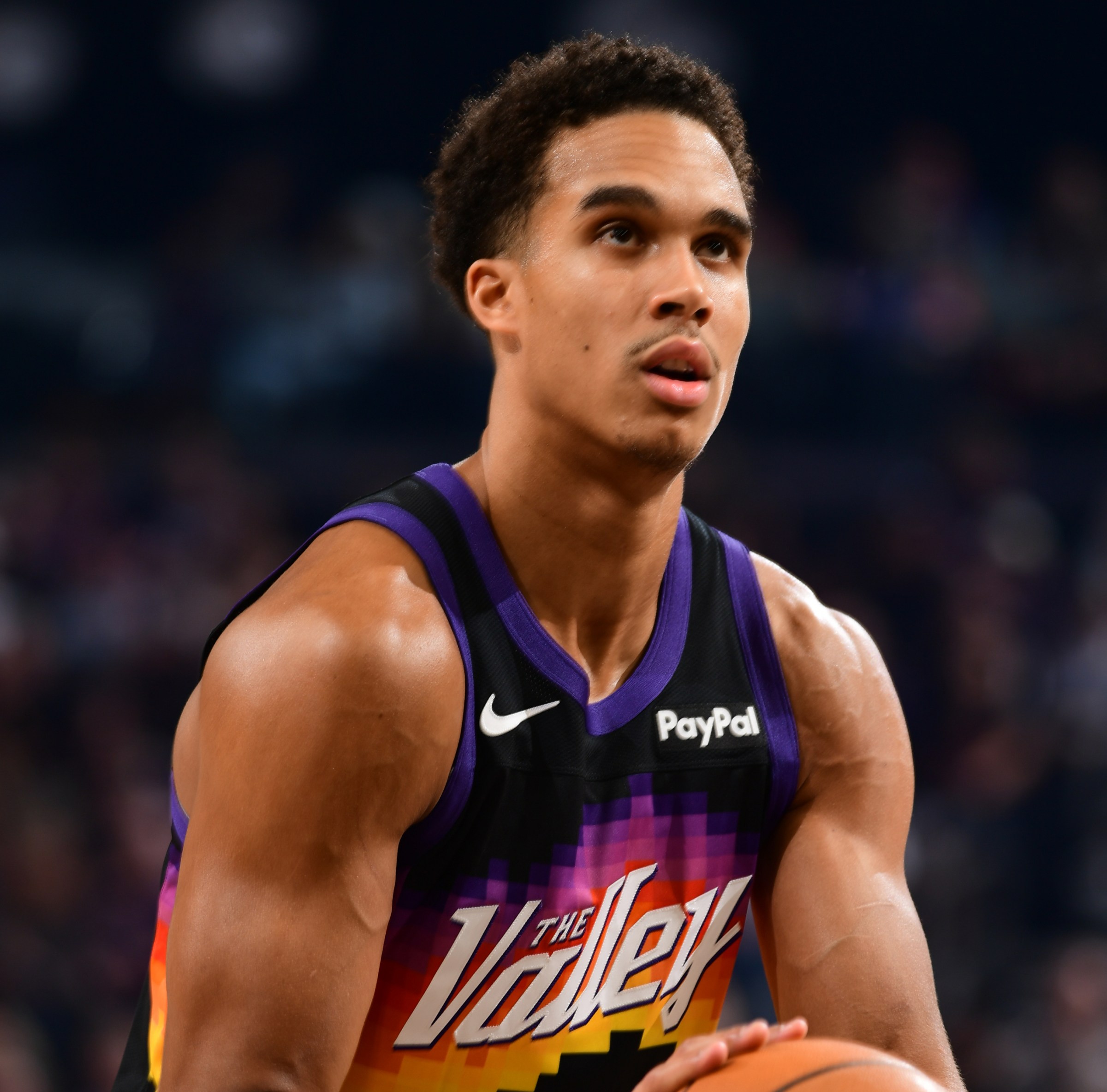 PHOENIX, AZ - NOVEMBER 13: Oso Ighodaro #11 of the Phoenix Suns shoots a free throw during the game against the Indiana Pacers on November 13, 2025 at PHX Arena in Phoenix, Arizona. NOTE TO USER: User expressly acknowledges and agrees that, by downloading and or using this photograph, user is consenting to the terms and conditions of the Getty Images License Agreement. Mandatory Copyright Notice: Copyright 2025 NBAE (Photo by Kate Frese/NBAE via Getty Images)