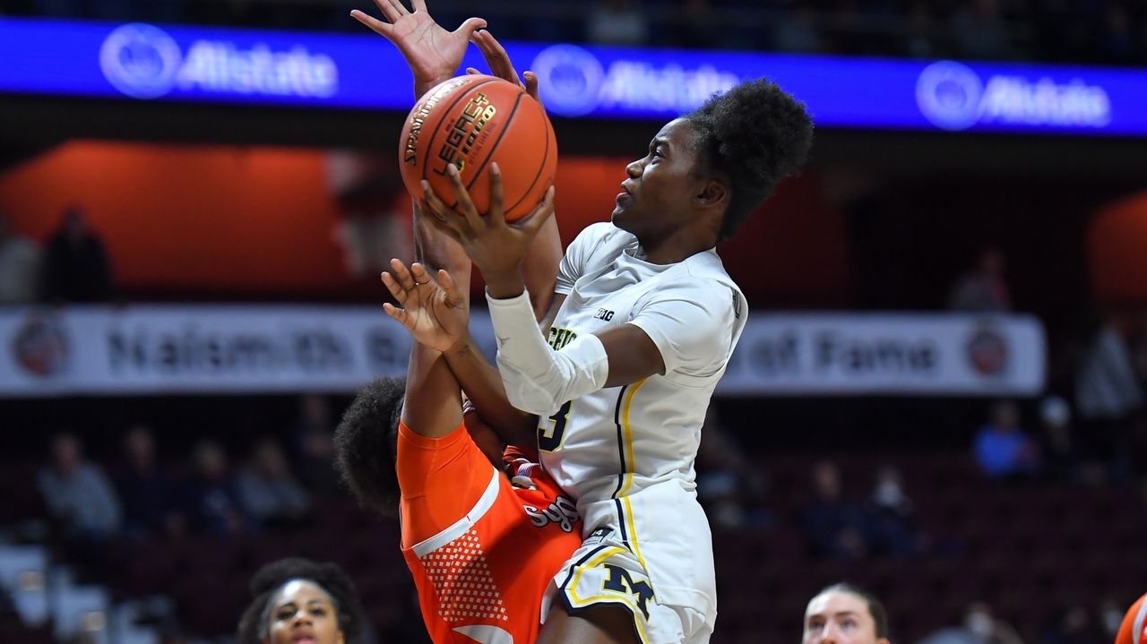 Delfosse scores 21, leads No. 6 Michigan past Syracuse in Hall of Fame Women's Showcase
