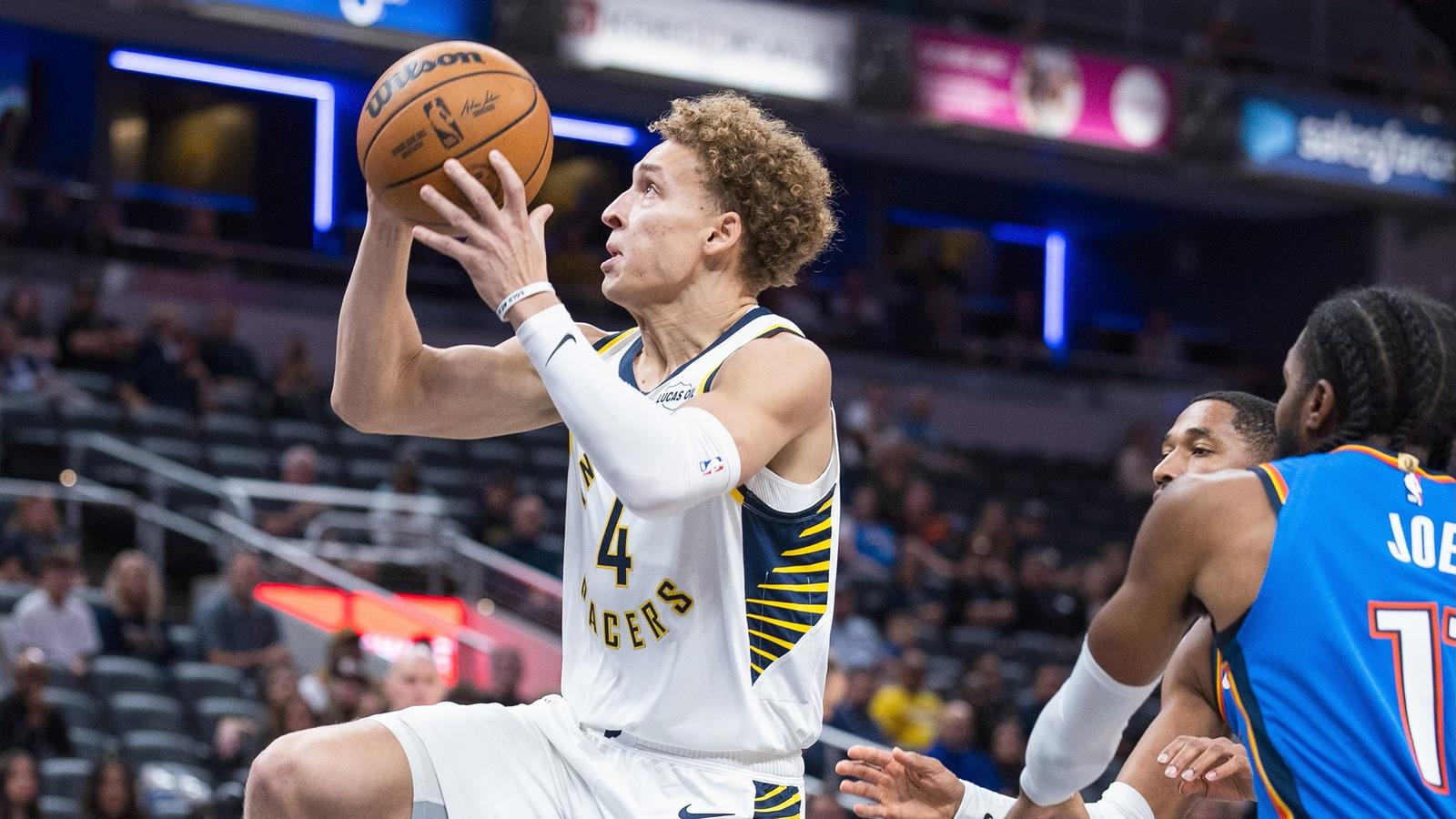 Men's Basketball Team Huddle Preview Photo vs. Vermont Nov. 22, 2025