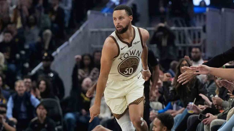 Curry scores 31 as Warriors overpower Jazz 134-117