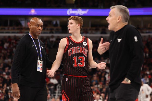Bulls guard Kevin Huerter gestures after getting ejected from the game in the third quarter against the Heat at the United Center on Nov. 21, 2025. (John J. Kim/Chicago Tribune)