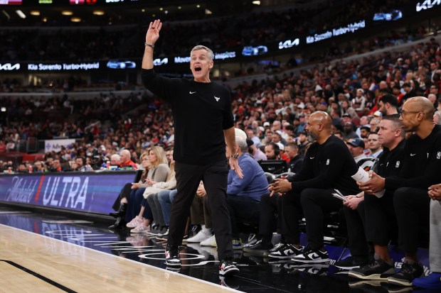 Bulls coach Billy Donovan yells along the sideline in the second half against the 76ers at the United Center on Nov. 4, 2025. (Chris Sweda/Chicago Tribune)
