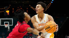 College basketball picks, schedule: Predictions for Tennessee vs. Houston, all Players Era games Tuesday