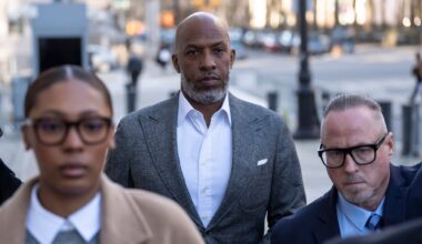 Portland Trail Blazers coach Chauncey Billups pleads not guilty in rigged poker games case