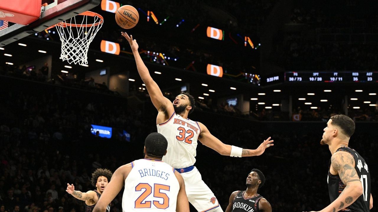 Mike Brown decides to let Knicks star Karl-Anthony Towns do his own thing