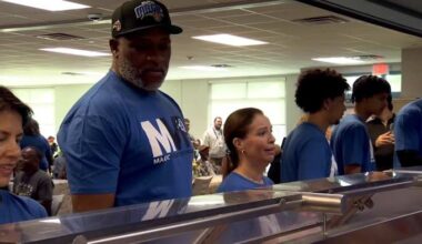 Orlando Magic hosts Thanksgiving breakfast at Coalition for the Homeless