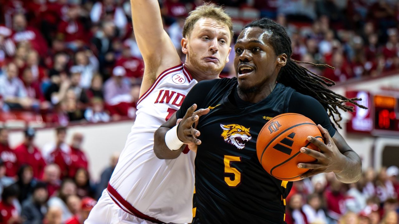 No. 25 Indiana returns from break and takes control quickly in 100-56 rout of Bethune-Cookman