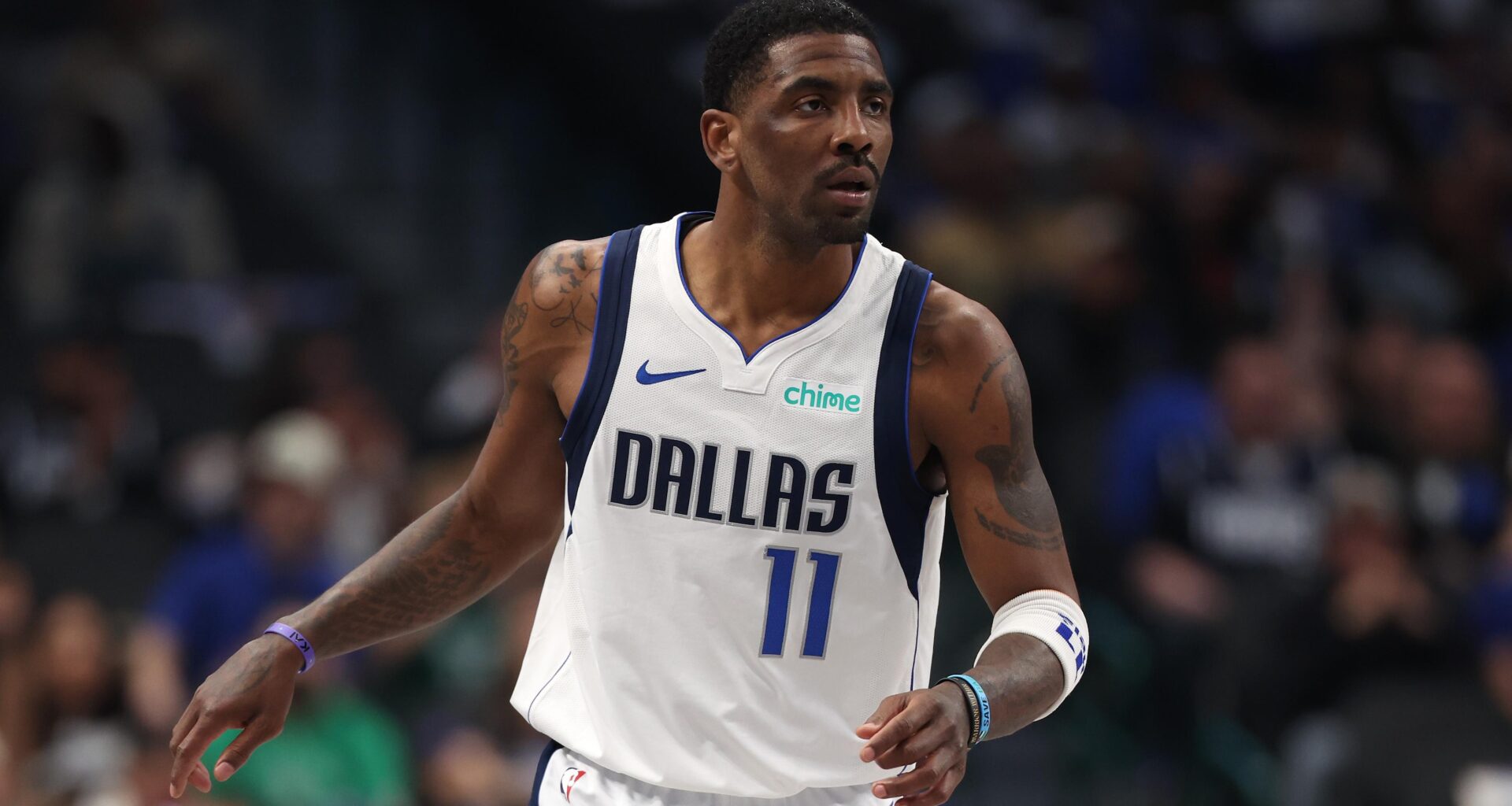 Mavs Smart to Value Kyrie Irving, Should Keep PG amid Anthony Davis, NBA Trade Rumors
