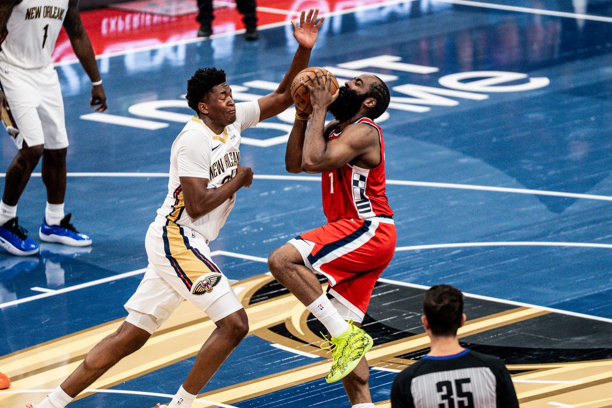 Los Angeles Clippers G James Harden (1) attacks the defender during an NBA basketball game against the New Orleans Pelicans, Friday October 31st, 2025 in Inglewood, California. 