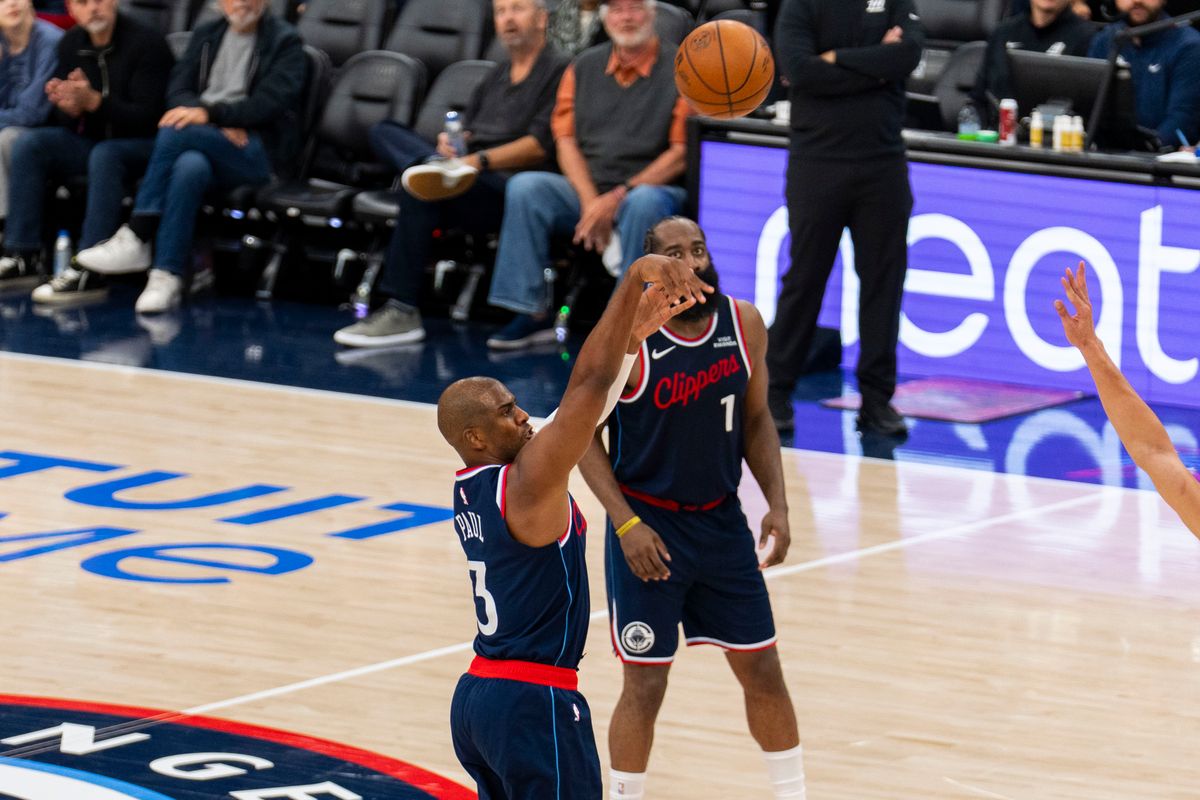 Los Angeles Clippers guard Chris Paul (3) hits a three during an NBA basketball game against the Miami Heat, Monday November 3rd, 2025 in Los Angeles, California. 