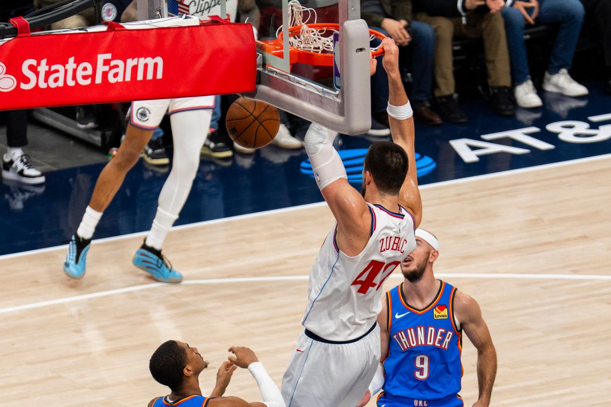 Los Angeles Clippers center Ivica Zubac (40) takes a three during an NBA basketball game against the Oklahoma City Thunder, Tuesday November 4th, 2025 in Los Angeles, California. Los Angeles Clippers center Ivica Zubac (40) takes a three during an NBA basketball game against the Oklahoma City Thunder, Tuesday November 4th, 2025 in Los Angeles, California.