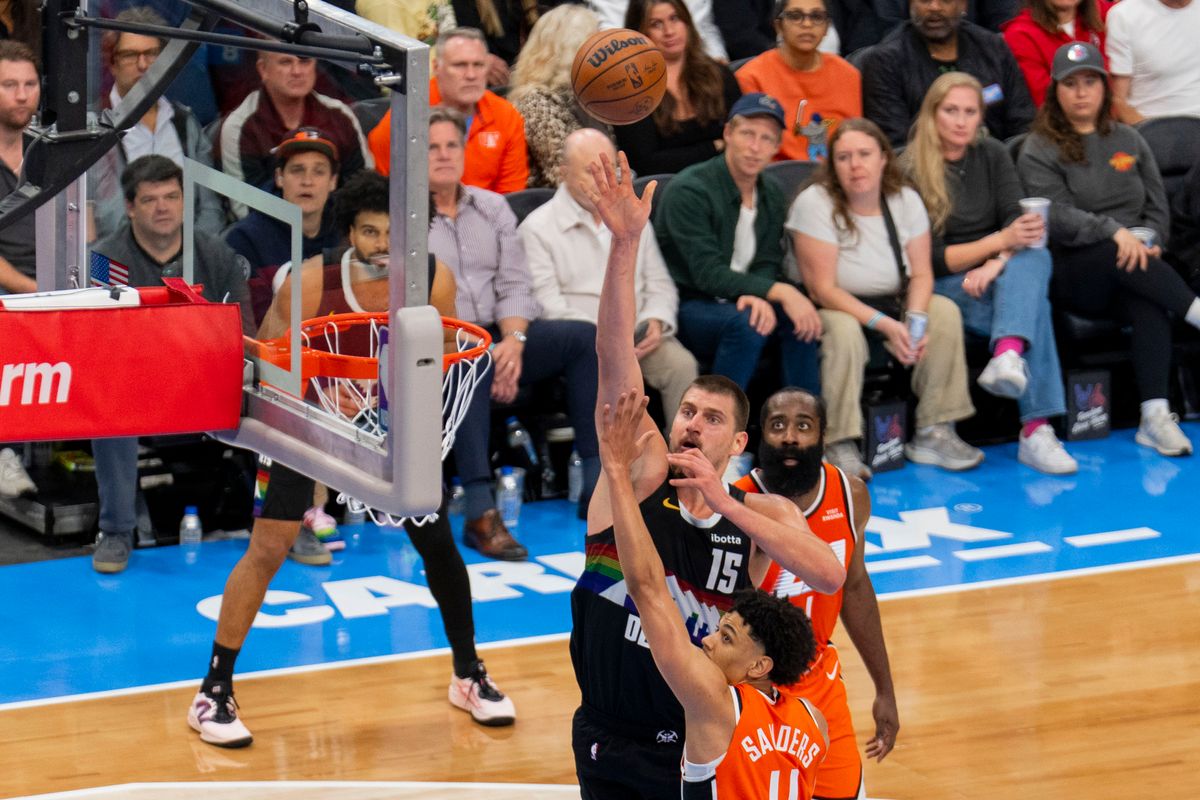 Denver Nuggets center Nikola Jokic (15) shoots a floater during an NBA basketball game against the Los Angeles Clippers, Tuesday November 4th, 2025 in Los Angeles, California. 