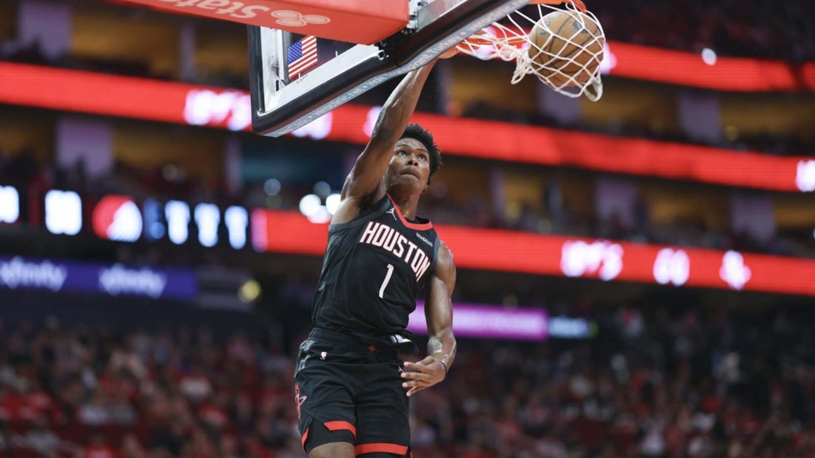 Rockets romp to 140 points in demolition of Trail Blazers