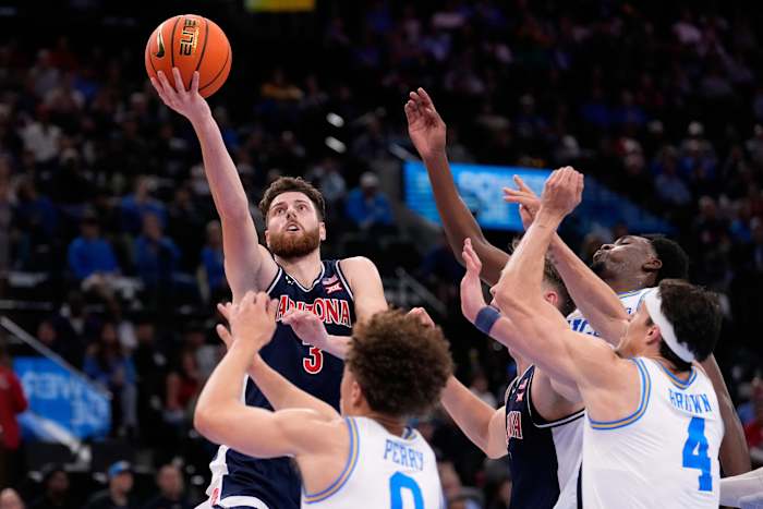 Dell'Orso scores 20 off the bench as No. 5 Arizona beats No. 15 UCLA 69-65 in Hall of Fame Series