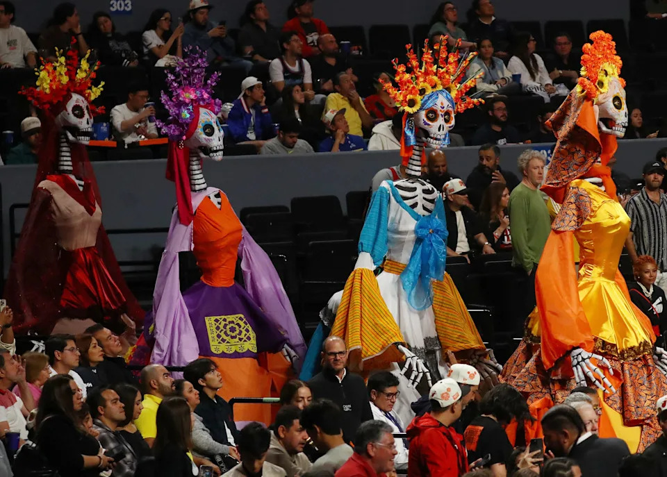 [US, Mexico & Canada customers only] Nov 2, 2024; Mexico City, MEXICO; Catrinas perform during a NBA basketball game between the Miami Heat and Washington Wizards at Arena CDMX. Mandatory Credit: Henry Romero/Reuters via Imagn Images