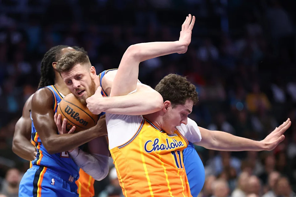 CHARLOTTE, NORTH CAROLINA - NOVEMBER 15: Ryan Kalkbrenner #11 of the Charlotte Hornets and Isaiah Hartenstein #55 of the Oklahoma City Thunder tangle during the second half of the game at Spectrum Center on November 15, 2025 in Charlotte, North Carolina. NOTE TO USER: User expressly acknowledges and agrees that, by downloading and or using this photograph, User is consenting to the terms and conditions of the Getty Images License Agreement. (Photo by Jared C. Tilton/Getty Images)