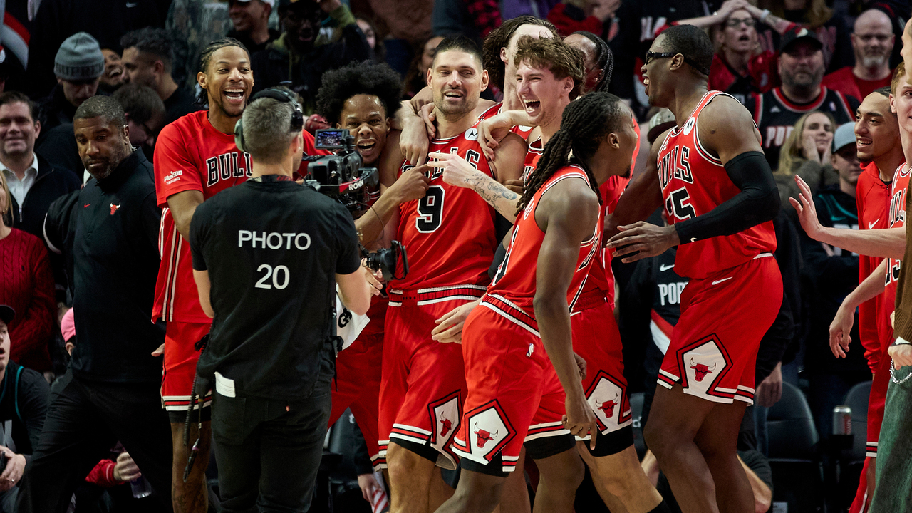 Vucevic's buzzer-beating three lifts Bulls over Trail Blazers