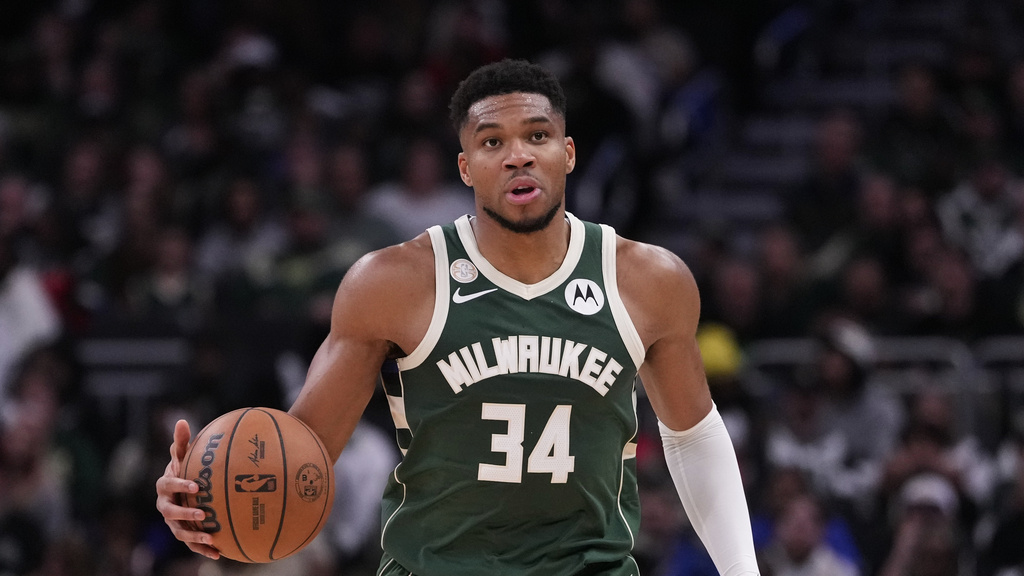 Bucks vs. Raptors Prediction, NBA Picks for Tuesday: Giannis Antetokounmpo, More
