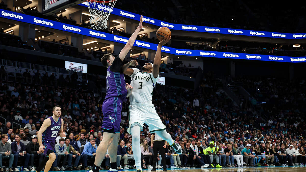 Lakers vs. Bucks Predictions, Odds & Stats – Nov. 15