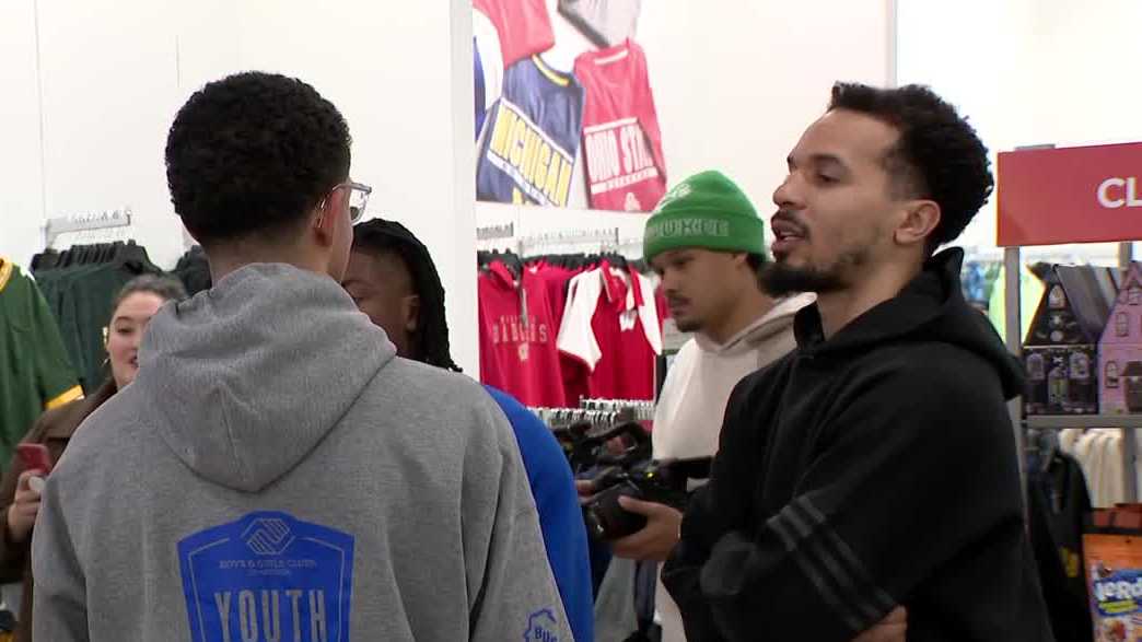 Milwaukee Bucks player shops with Boys and Girls Club at Kohl's in Bayshore Mall