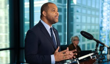 Dallas Mayor Eric Johnson says city is ‘serious’ about keeping Mavericks, Stars