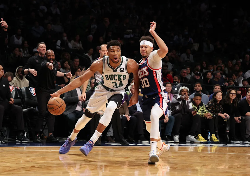 NEW YORK, NEW YORK - MARCH 31:  Giannis Antetokounmpo #34 of the Milwaukee Bucks drives against Seth Curry #30 of the Brooklyn Nets during their game at Barclays Center on March 31, 2022 in New York City.  NOTE TO USER: User expressly acknowledges and agrees that, by downloading and or using this photograph, User is consenting to the terms and conditions of the Getty Images License Agreement.   (Photo by Al Bello/Getty Images)