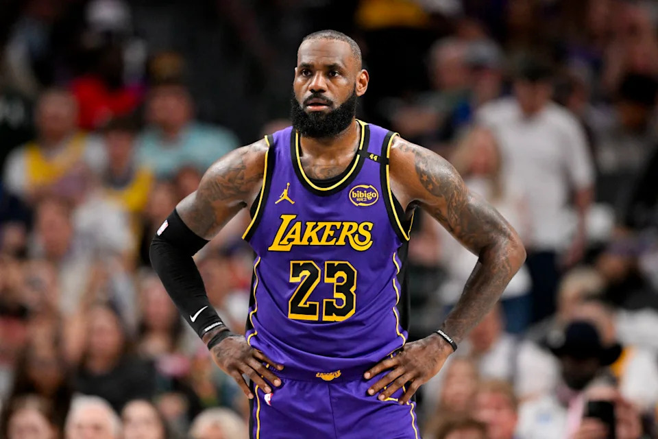 Los Angeles Lakers forward LeBron James (23).