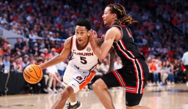 Kingston Flemings scores 22 as No. 1 Houston holds off No. 22 Auburn 73-72