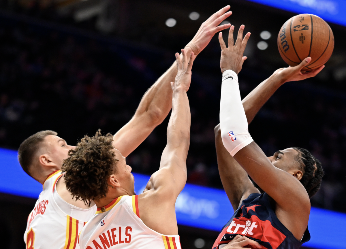 Wizards snap 14-game skid as Magic rout 76ers