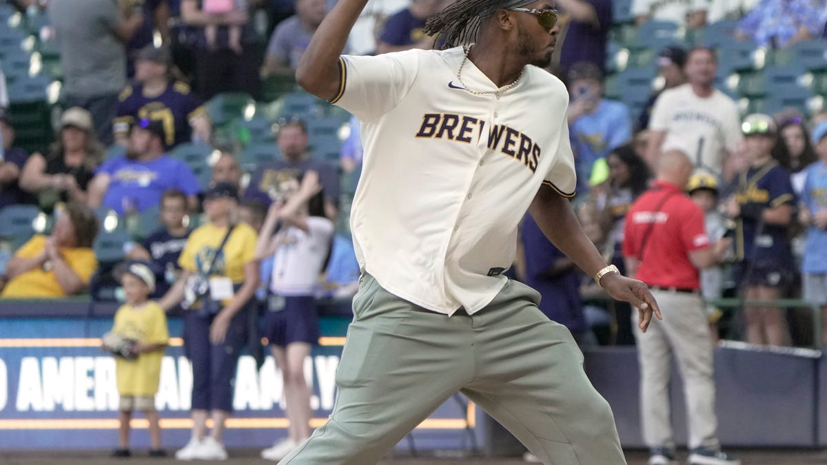 Milwaukee Bucks game time at Toronto Raptors changed for World Series