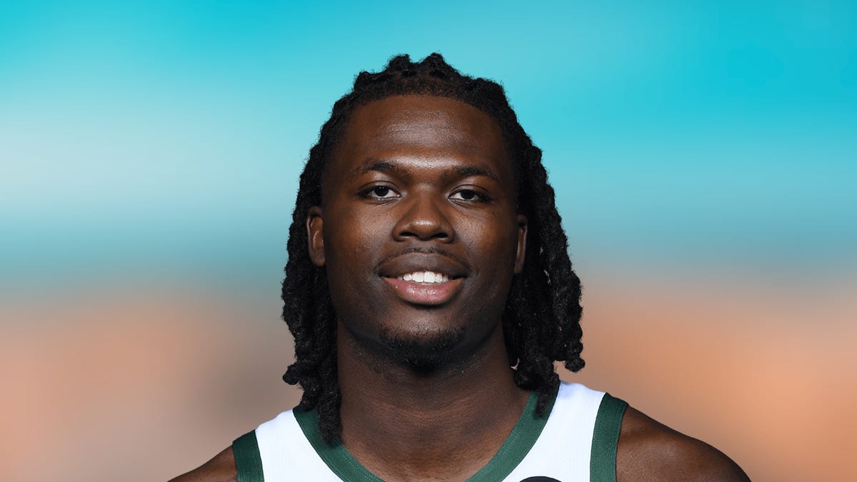 Cavaliers, Chris Livingston agree to two-way deal